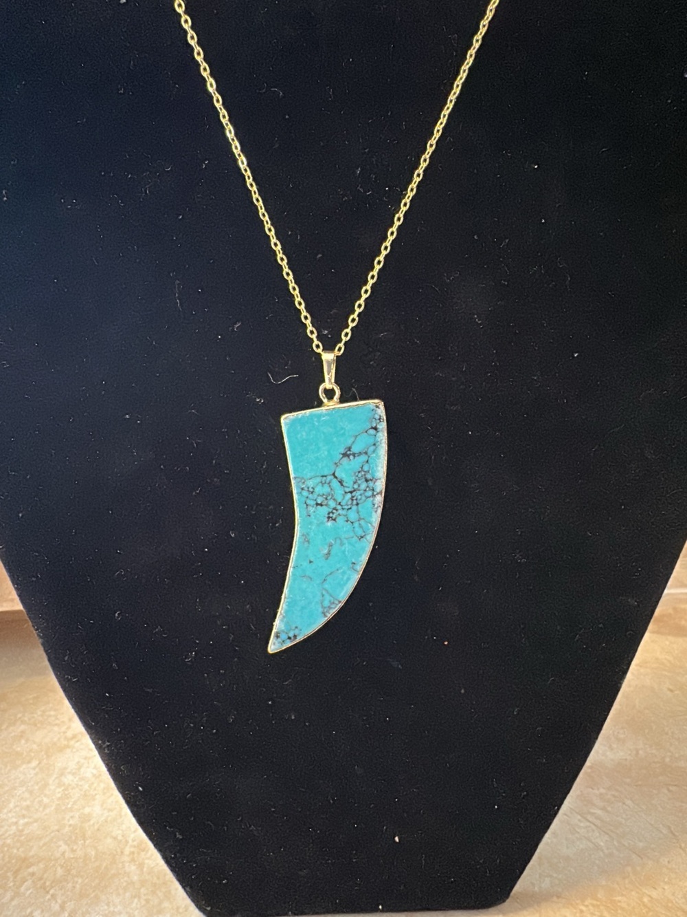 Vintage Turquoise Stone Horn Pendant Necklace - Gold Chain